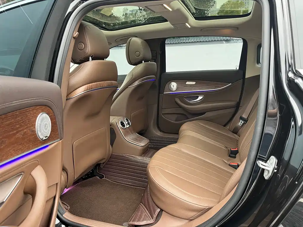 Mercedes-Benz E-Class — миниатюра 9
