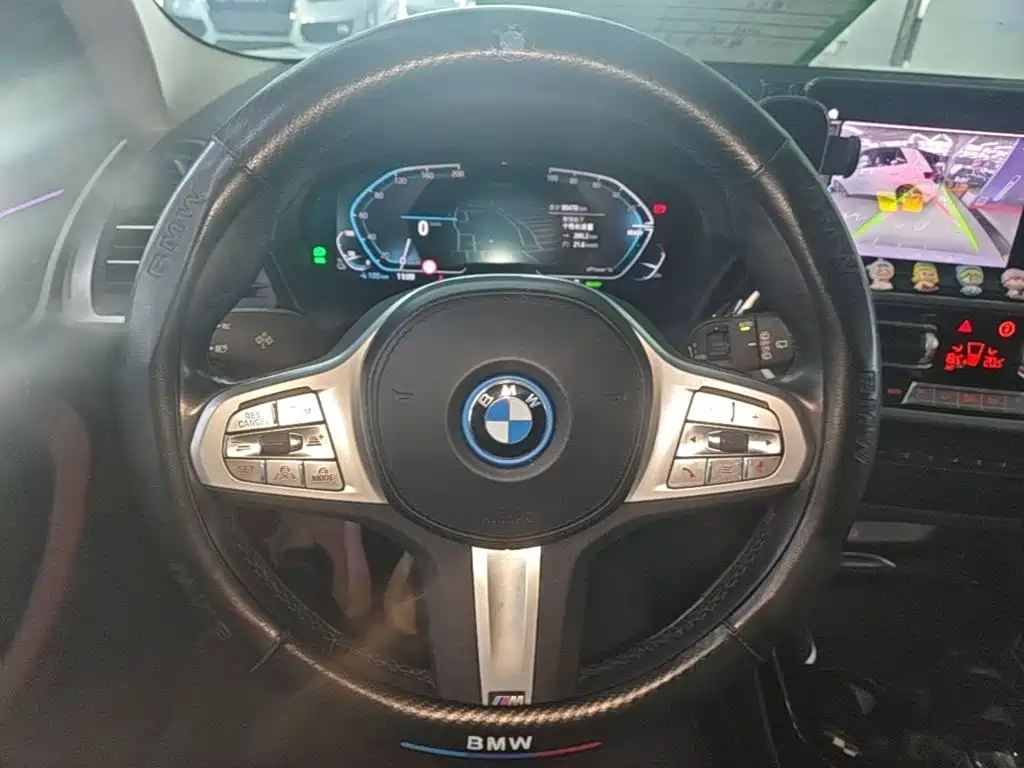 BMW iX3 — миниатюра 11