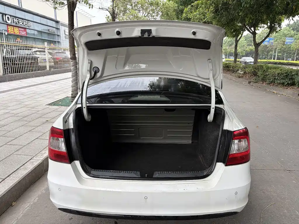 Skoda Rapid — миниатюра 3