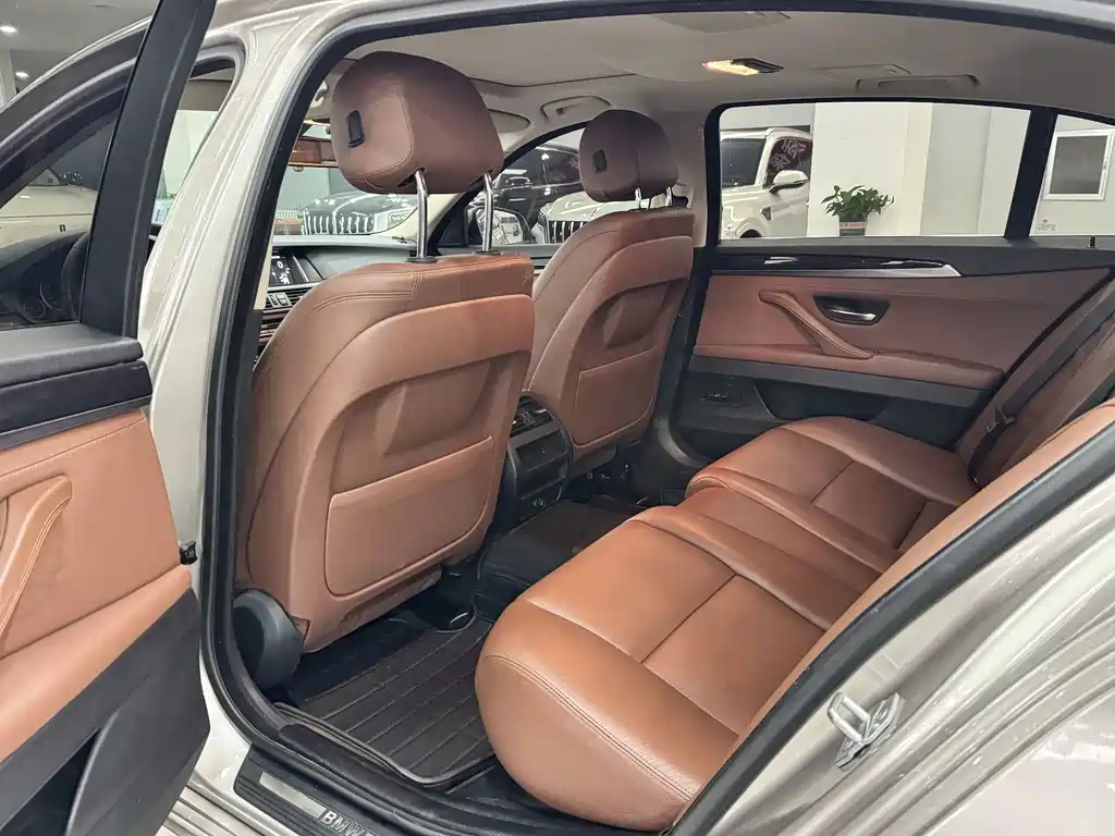 BMW 5 Series — миниатюра 9