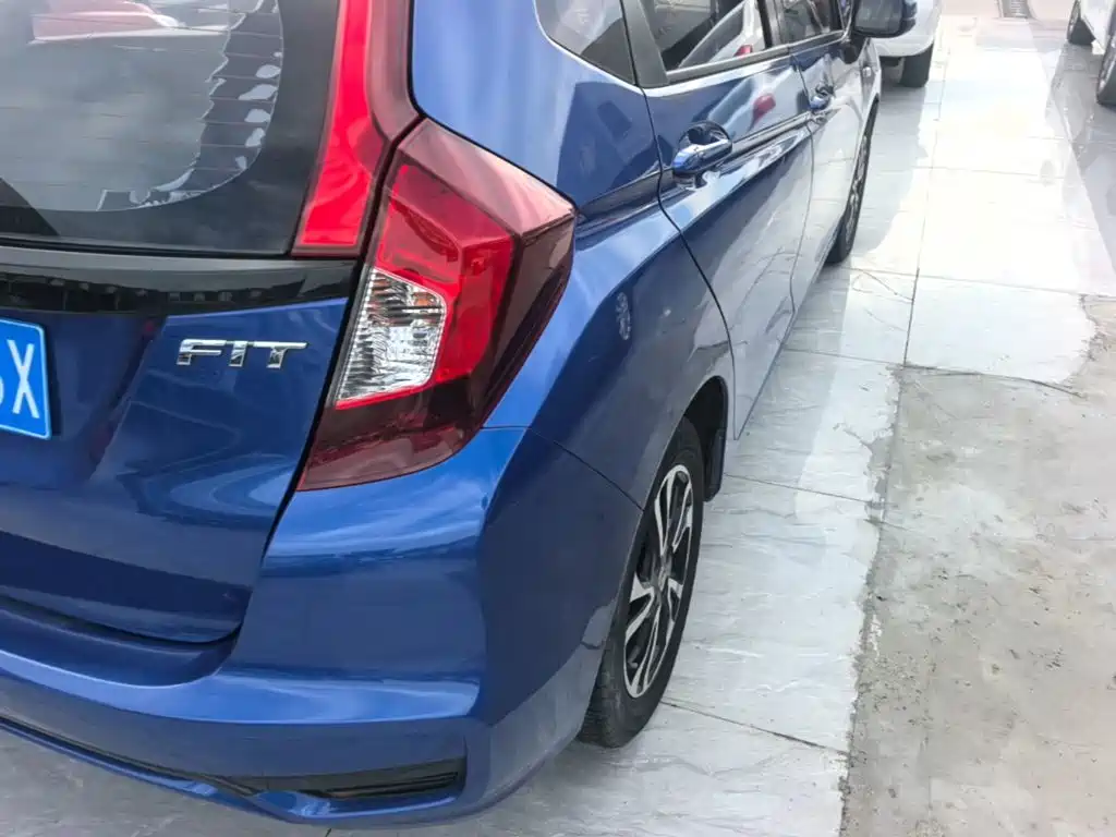 Honda Fit — миниатюра 8