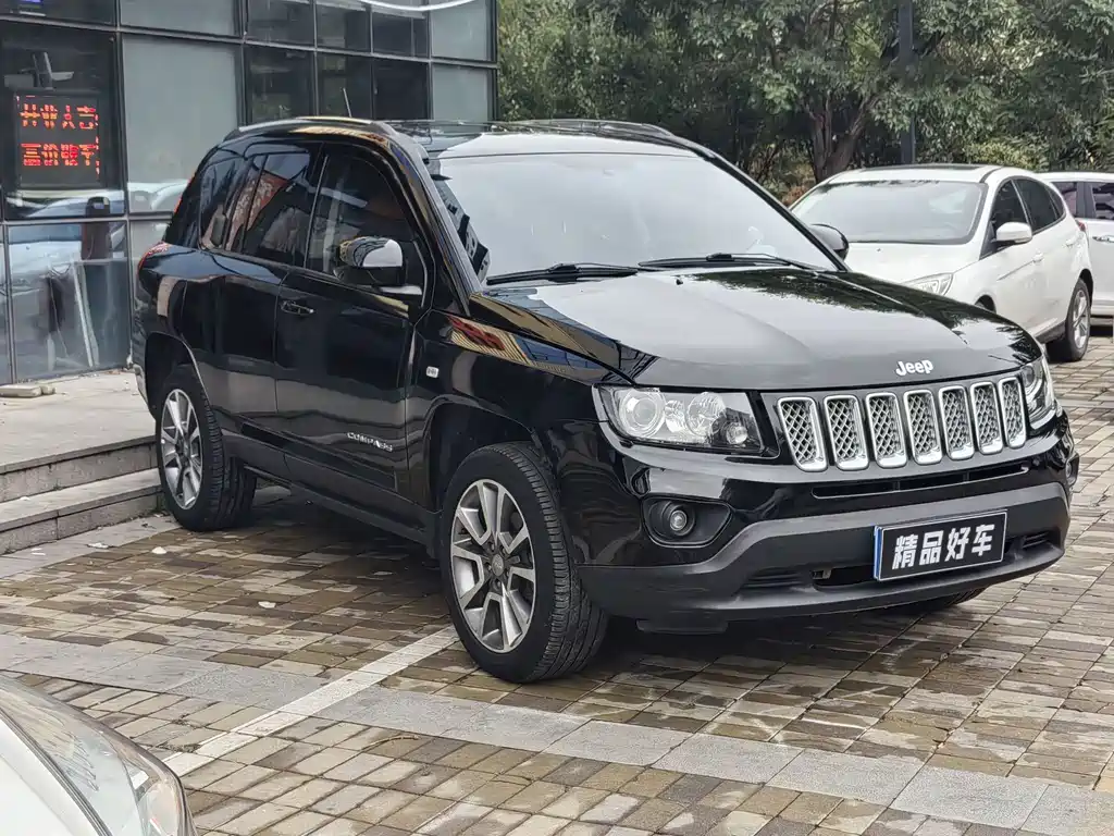 Jeep Compass (Import) — миниатюра 3