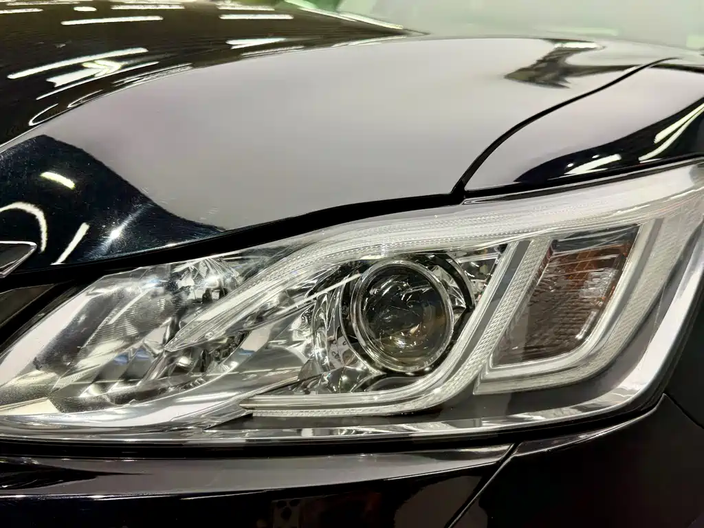 Toyota Crown — миниатюра 4