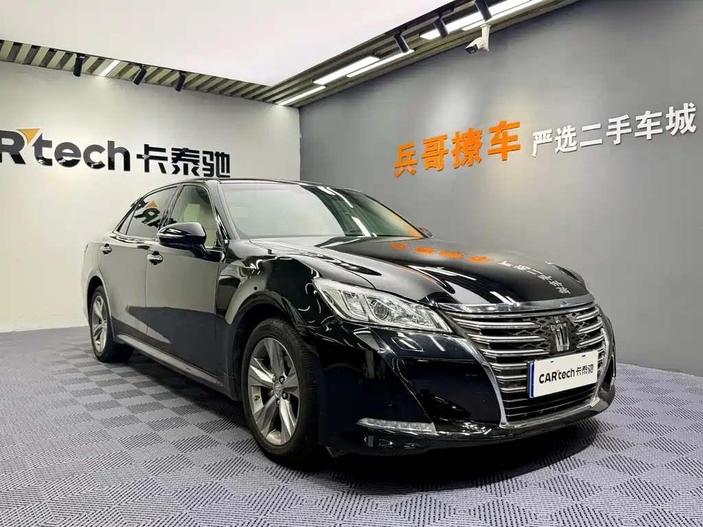 Toyota Crown — миниатюра 3