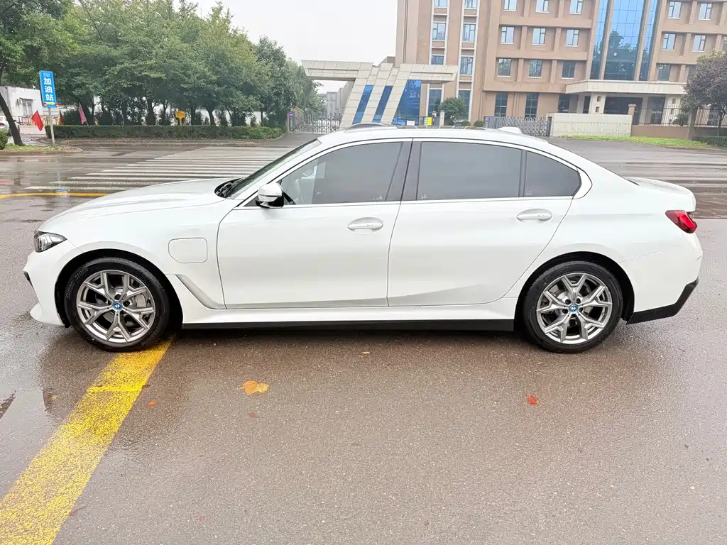 BMW i3 — миниатюра 7