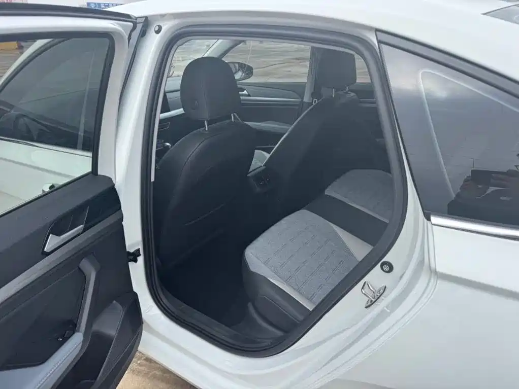 Volkswagen Lavida — миниатюра 5