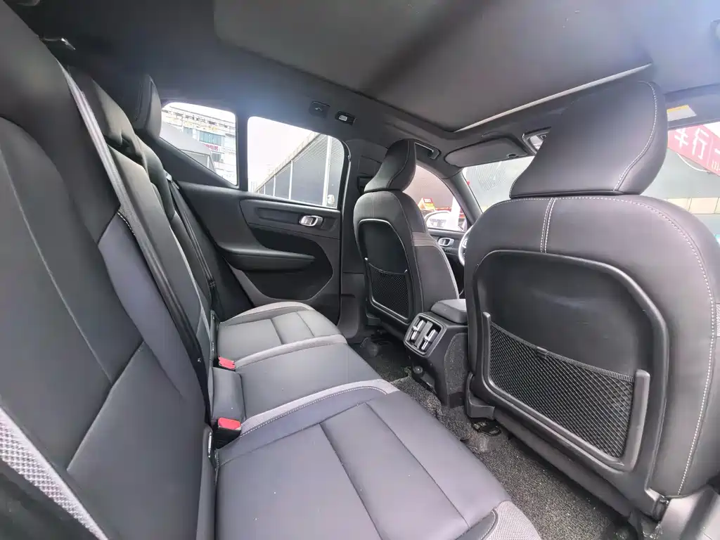 Volvo XC40 — миниатюра 8