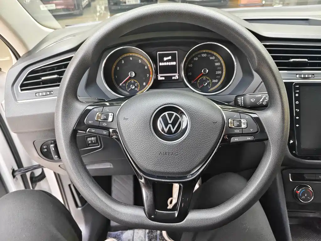 Volkswagen Tiguan L L 2021 280TSI AT Smart