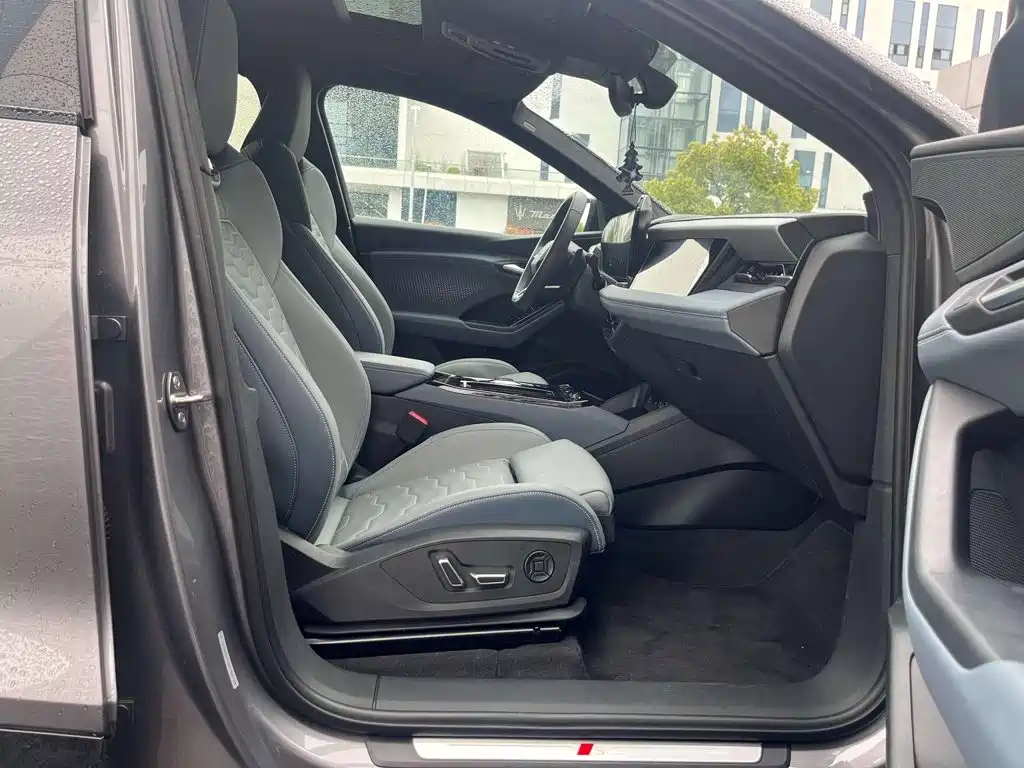 Audi Q6L e-tron — миниатюра 9
