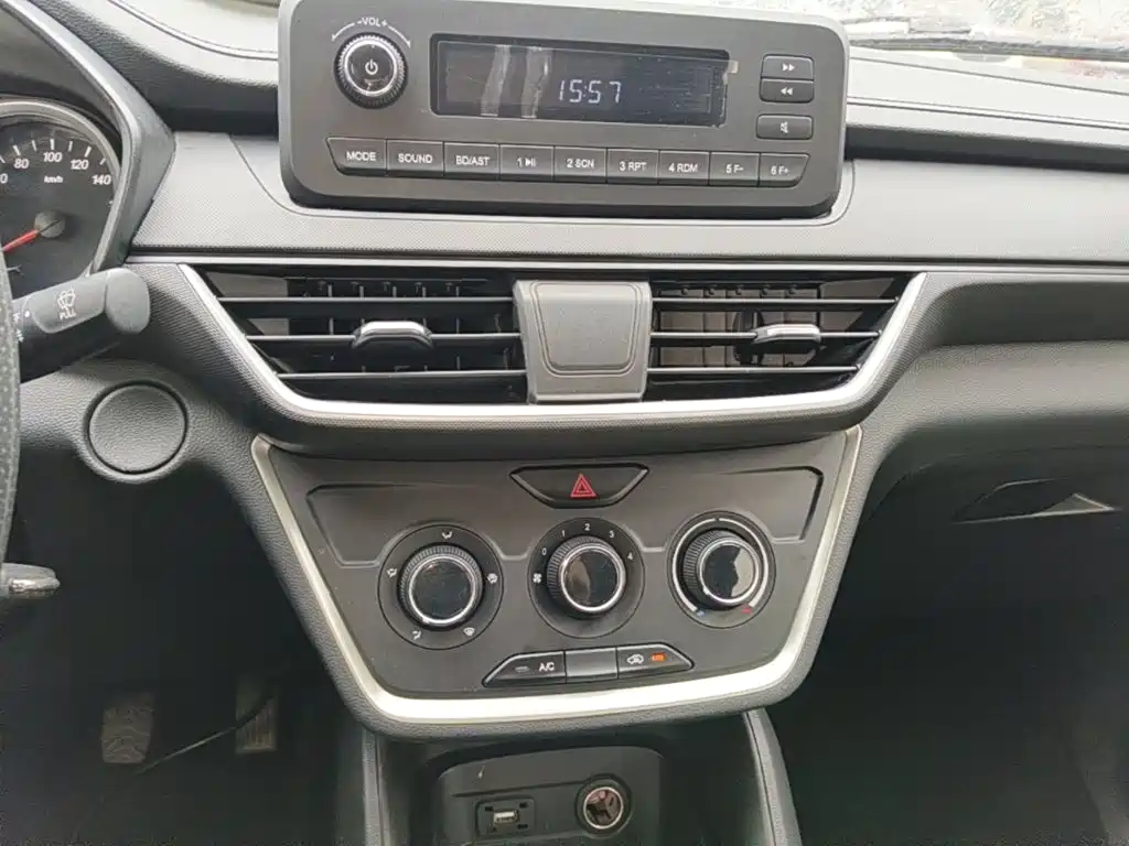 Wuling Hongguang S3 — миниатюра 13