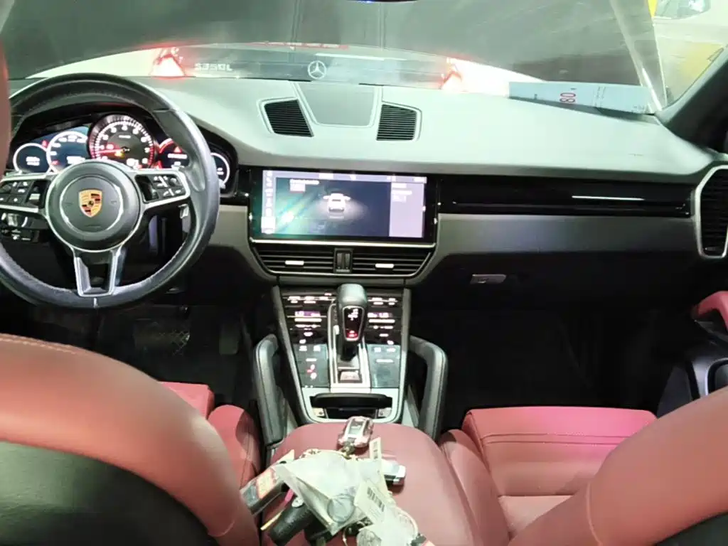 Porsche Cayenne — миниатюра 10