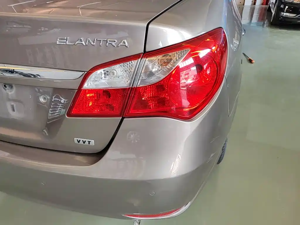 Hyundai Elantra — миниатюра 8
