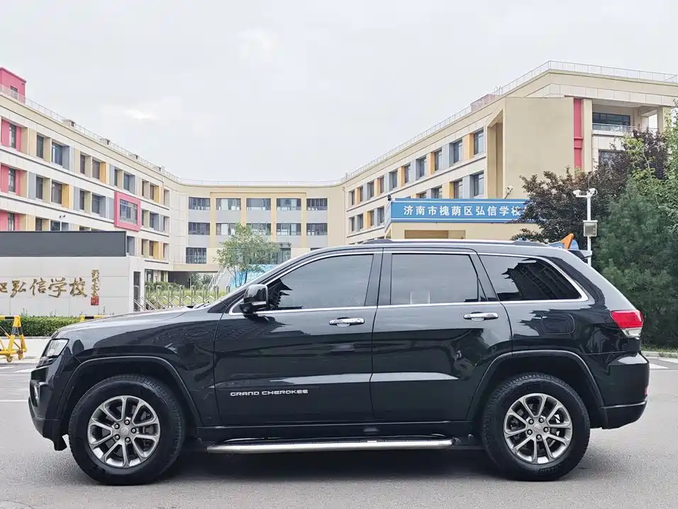 Jeep Grand Cherokee (Import) — миниатюра 3