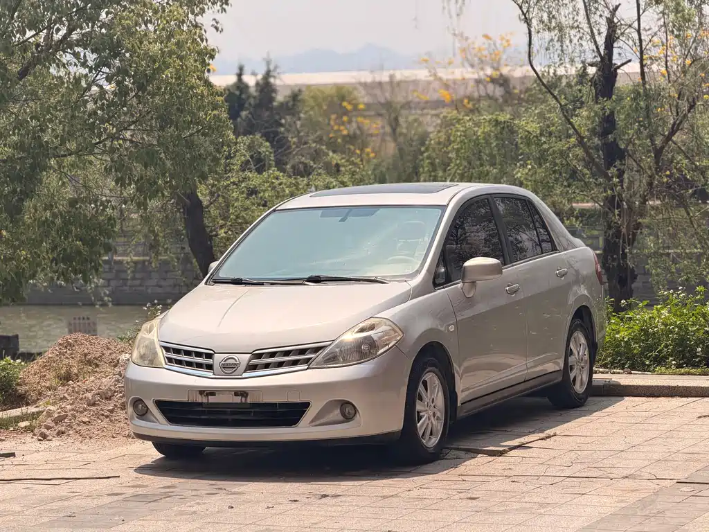 Nissan Tiida 2010