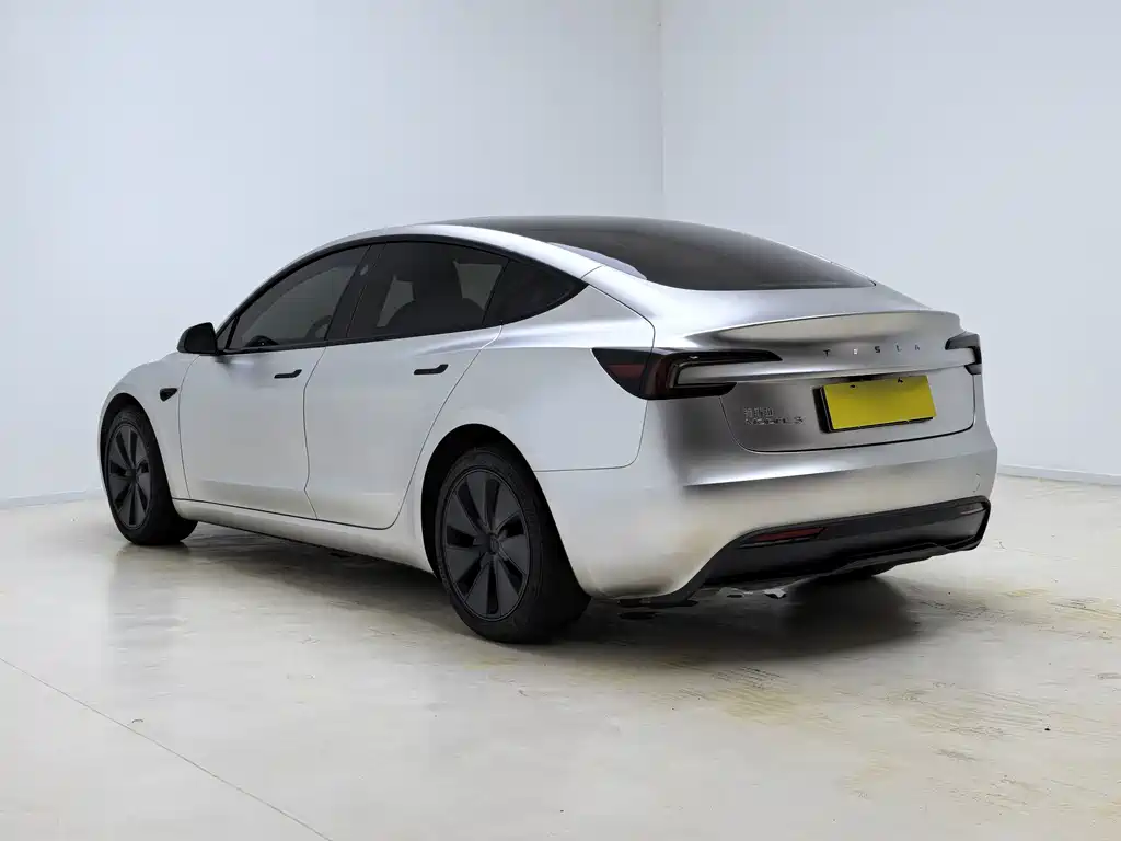 Tesla Model 3 — миниатюра 12