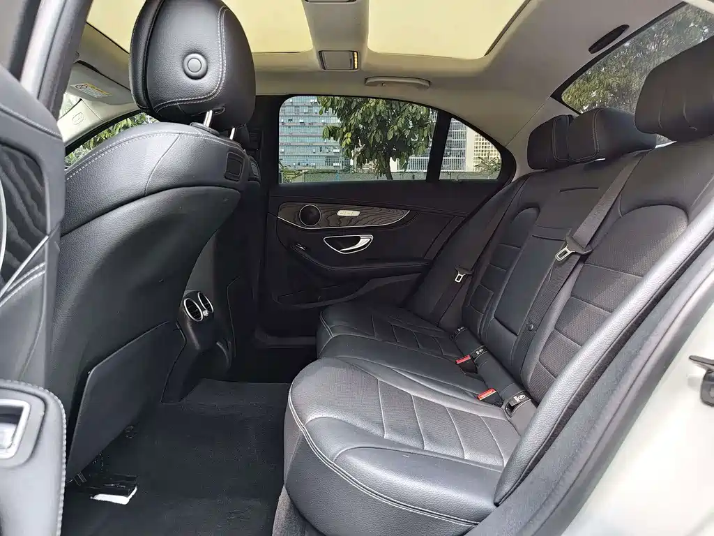 Mercedes-Benz C-Class — миниатюра 11