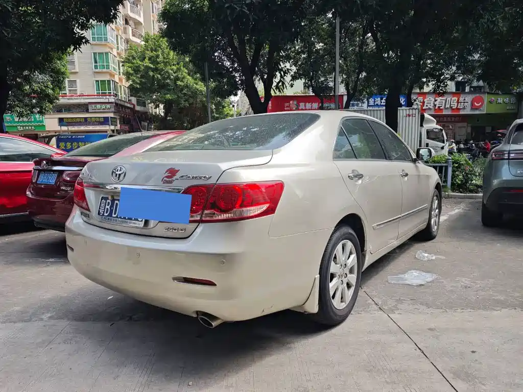 Toyota Camry — миниатюра 6