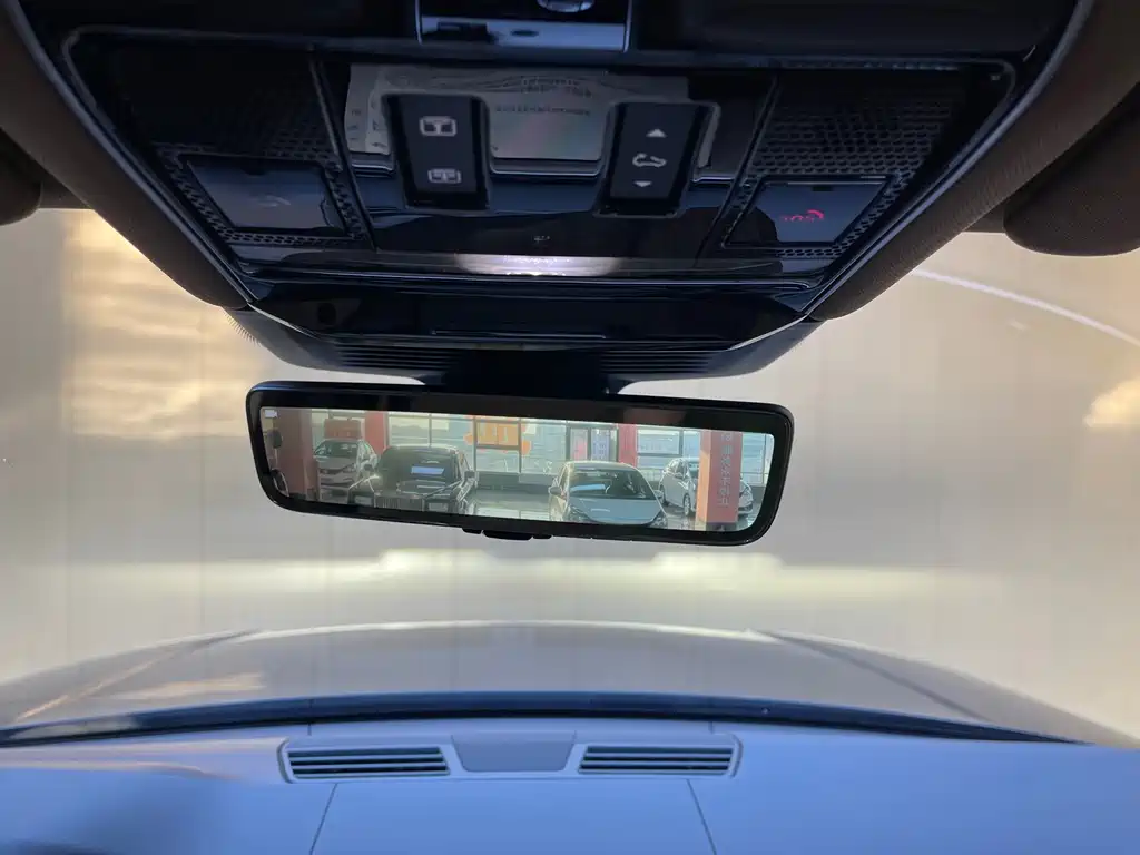 Land Rover Range Rover — миниатюра 17
