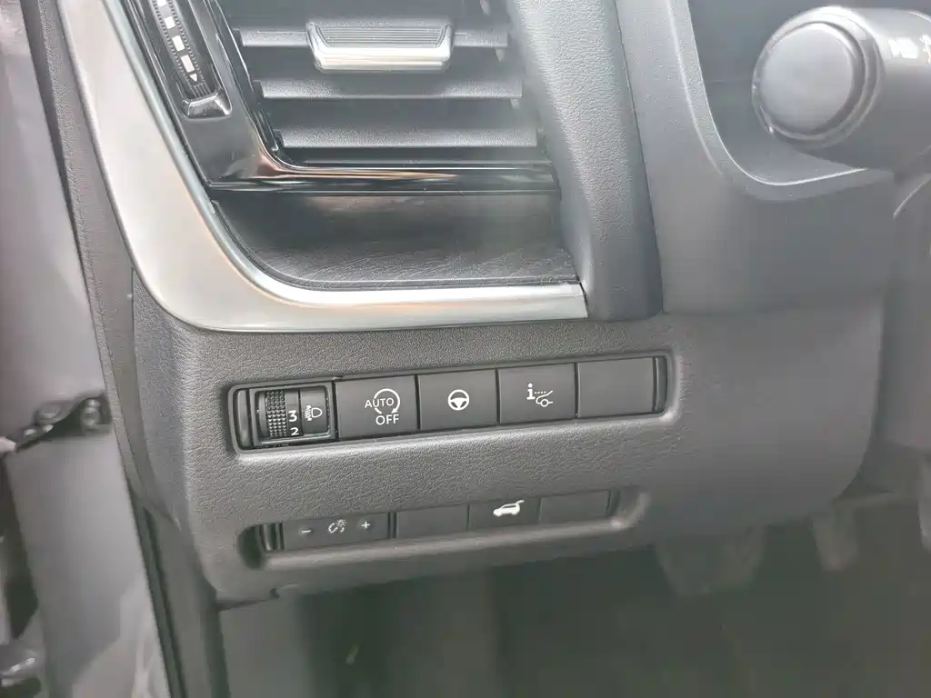 Nissan X-Trail — миниатюра 12