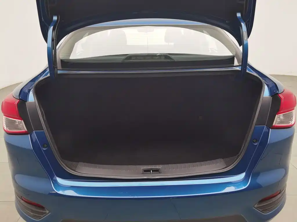 Nissan Bluebird — миниатюра 16