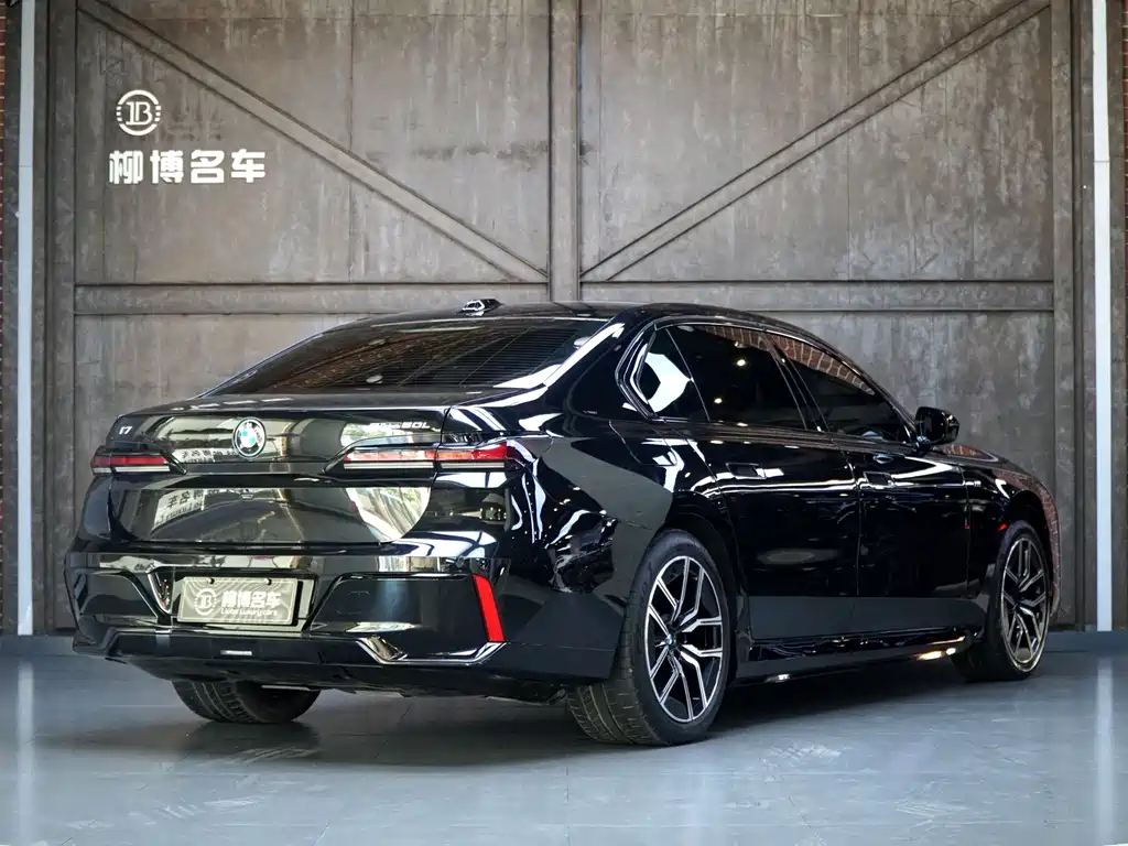 BMW i7 — миниатюра 23
