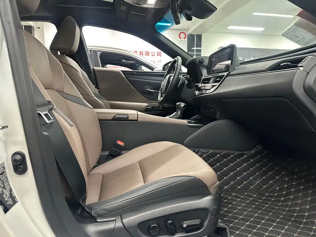 Lexus ES — миниатюра 12