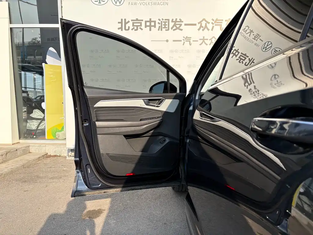 Volkswagen Viloran 2022 380TSI Luxury Pro 6 мест