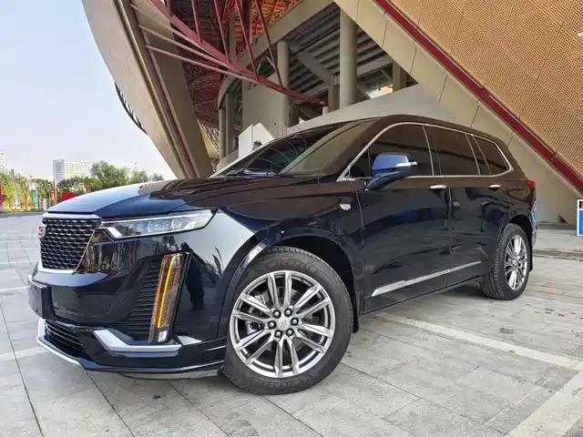 CADILLAC XT6