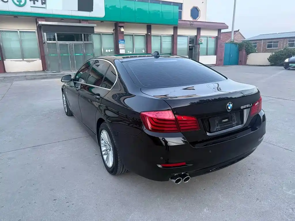 BMW 5 Series — миниатюра 4