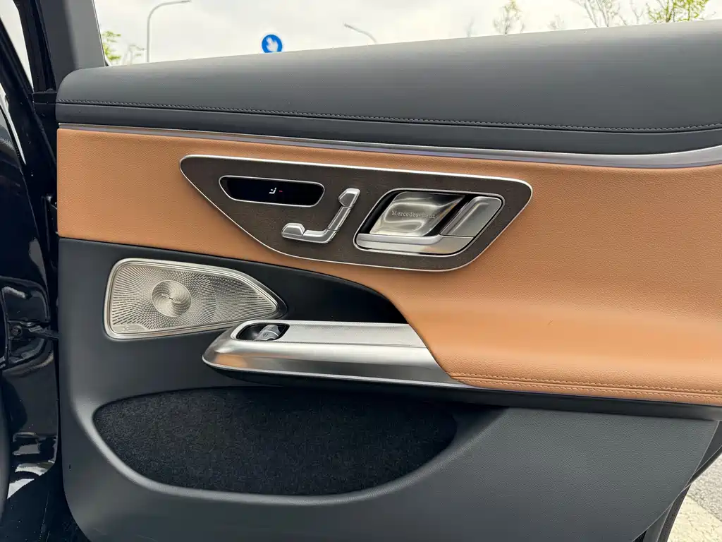 Mercedes-Benz E-Class — миниатюра 13