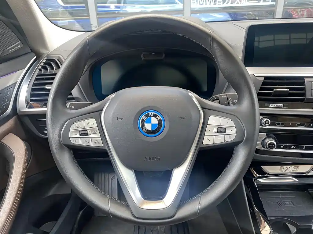 BMW iX3 — миниатюра 11