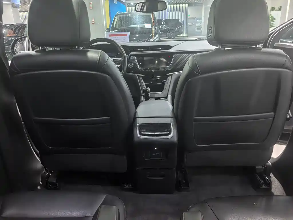 Cadillac XT6 — миниатюра 11