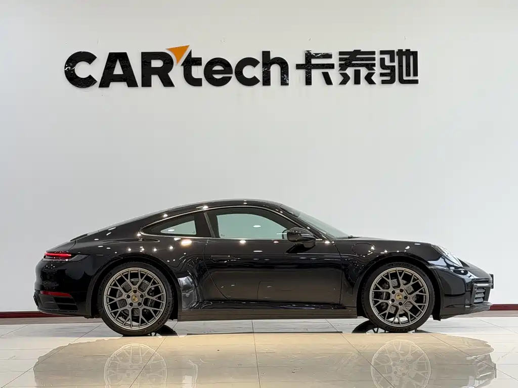 Porsche 911 2023 Carrera 3.0T