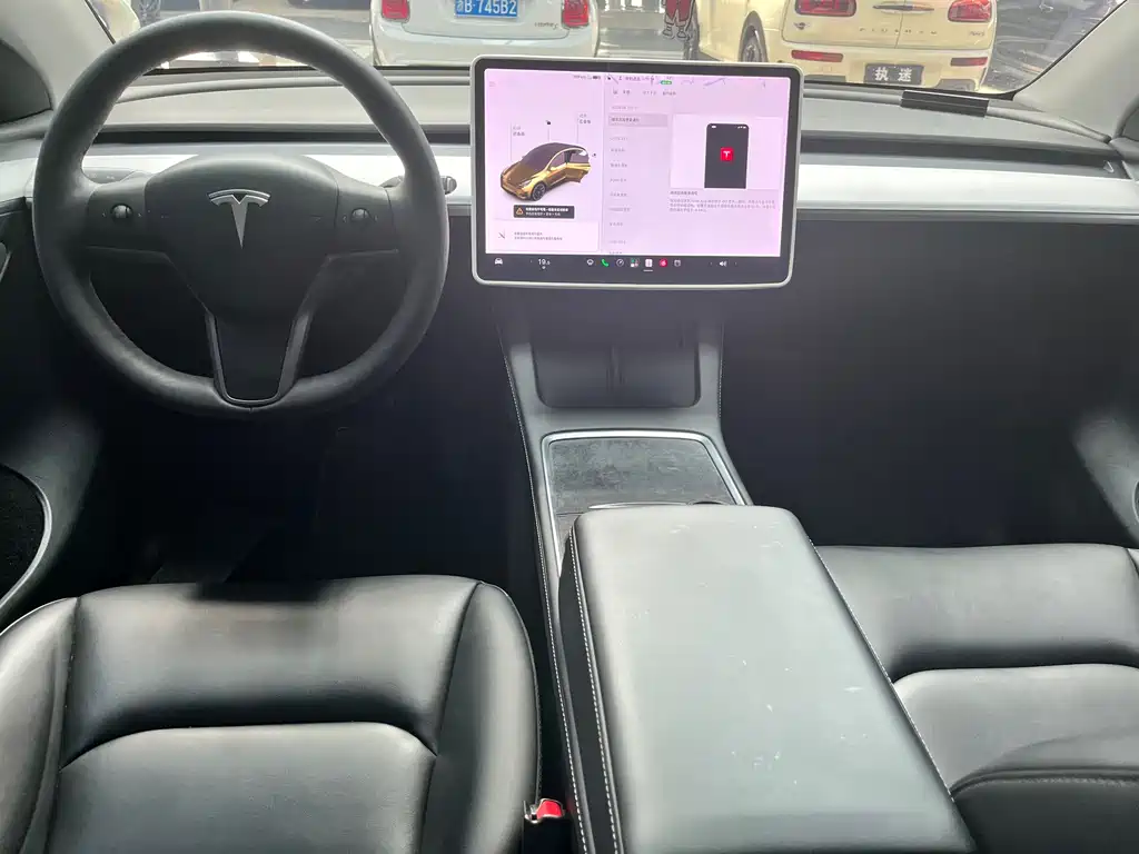 Tesla Model Y — миниатюра 9