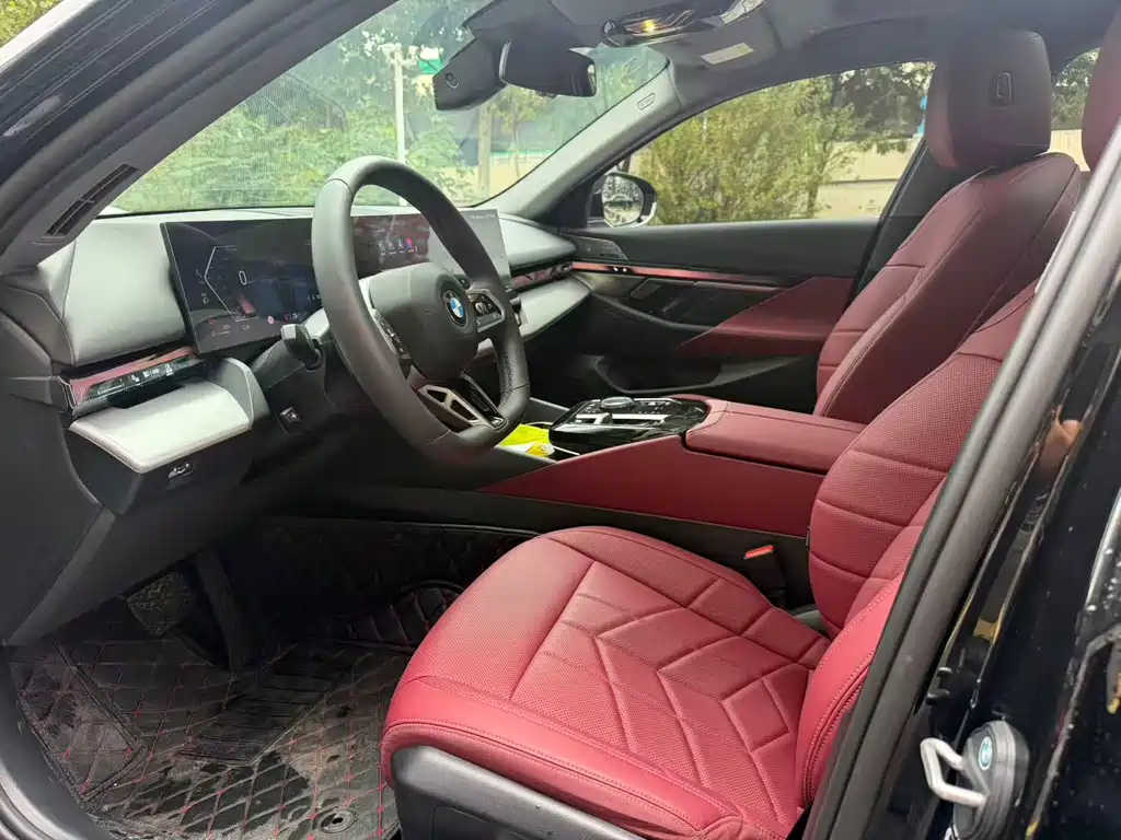BMW 5 Series — миниатюра 9
