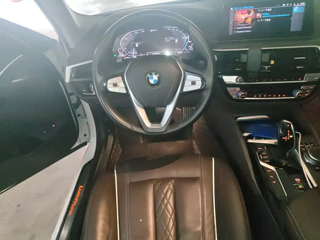 BMW 5 Series New Energy — миниатюра 11
