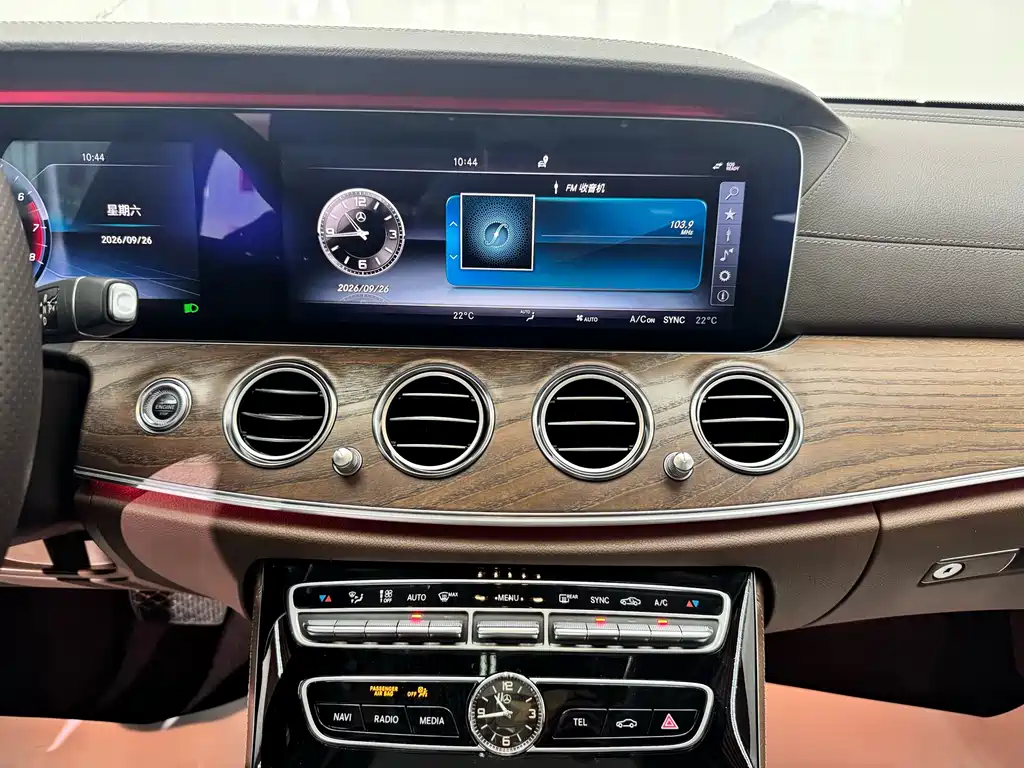 Mercedes-Benz E-Class — миниатюра 11