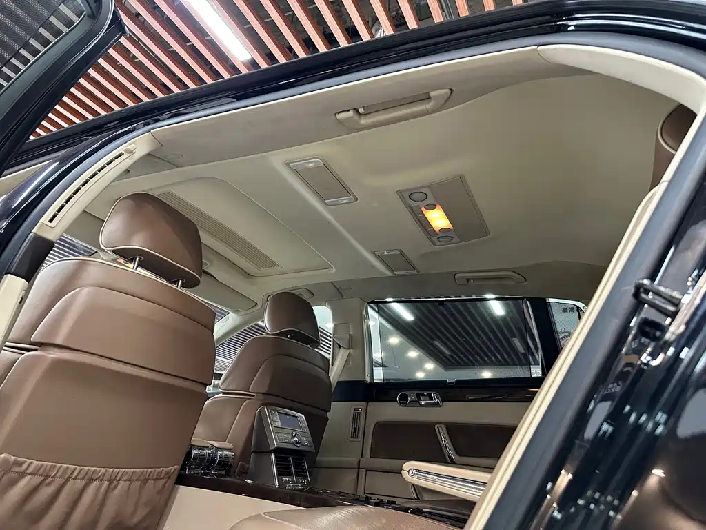 Volkswagen Phaeton — миниатюра 18