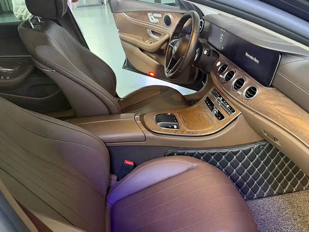 Mercedes-Benz E-Class — миниатюра 9