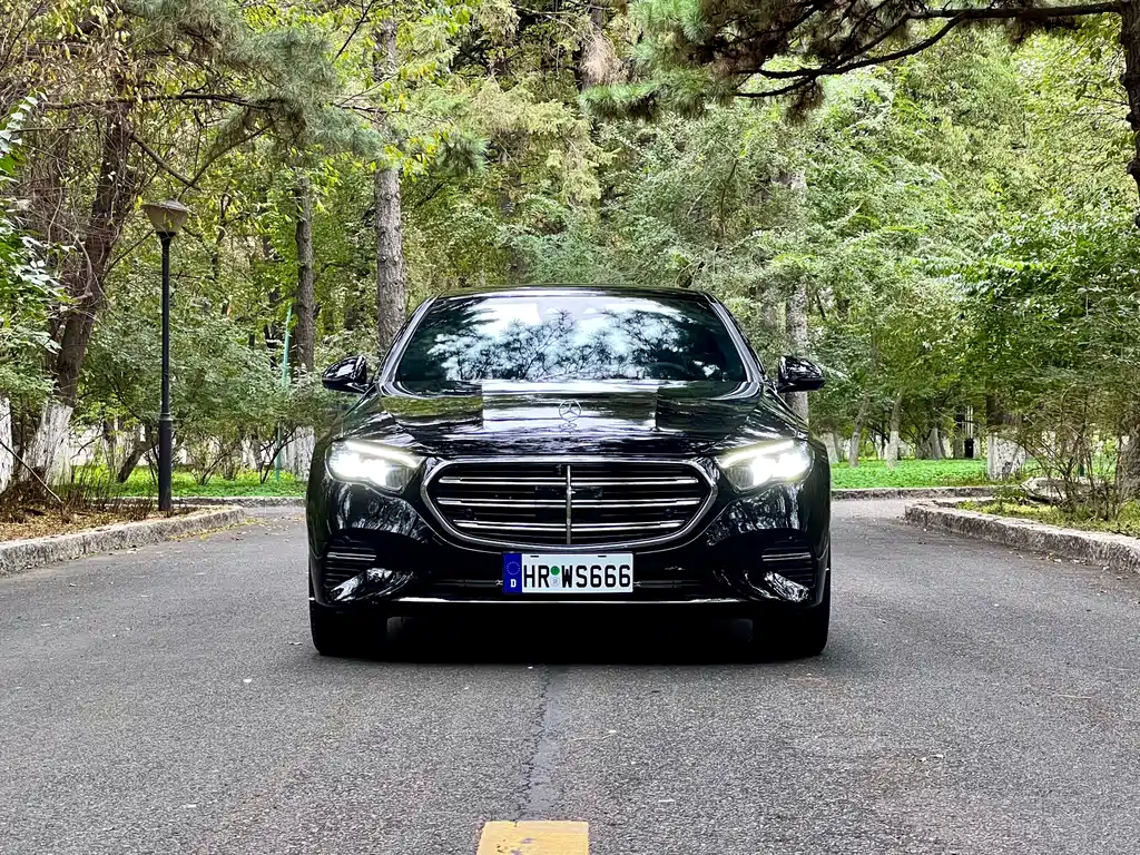 Mercedes-Benz E-Class — миниатюра 5