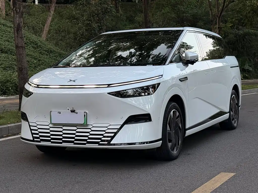 XPeng X9 — миниатюра 3