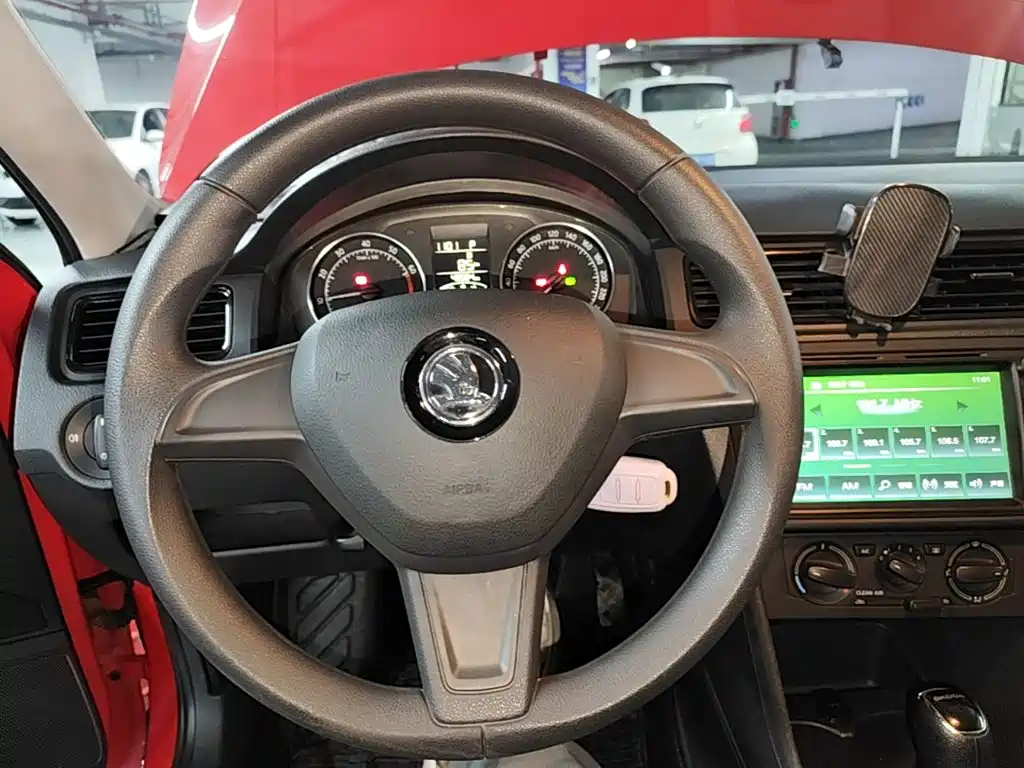 Skoda Rapid Spaceback — миниатюра 11