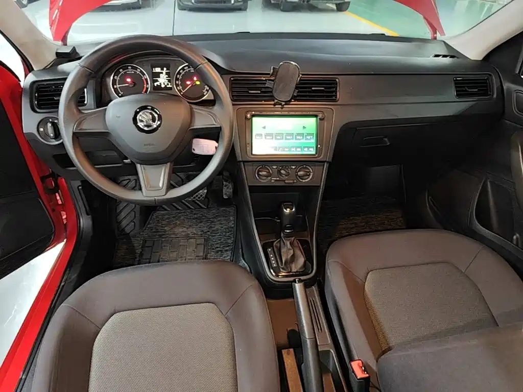 Skoda Rapid Spaceback — миниатюра 10