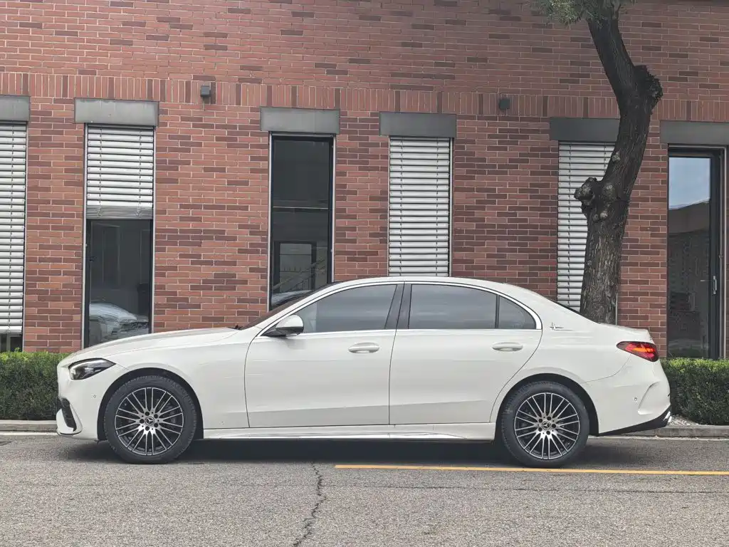 Mercedes-Benz C-Class — миниатюра 11