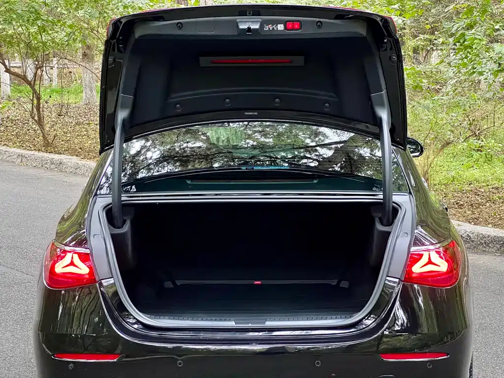 Mercedes-Benz E-Class — миниатюра 13