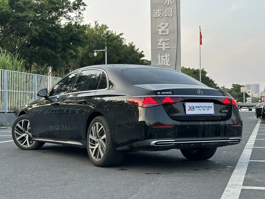 Mercedes-Benz E-Class — миниатюра 6