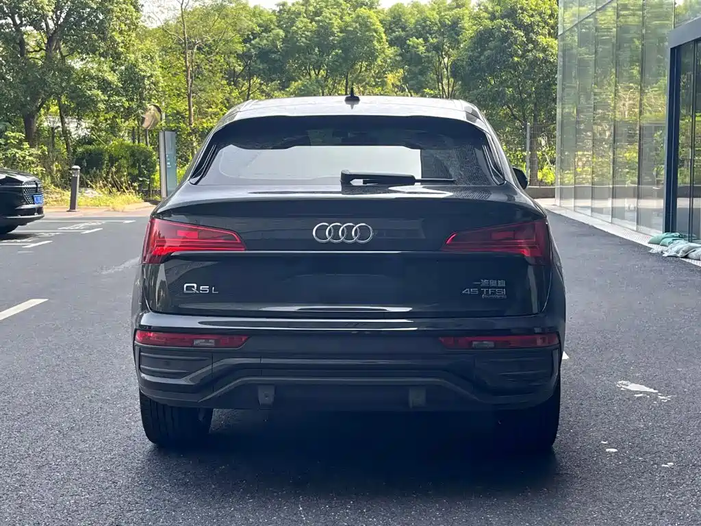 Audi Q5L Sportback — миниатюра 3