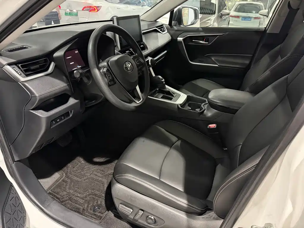 Toyota RAV4 — миниатюра 6