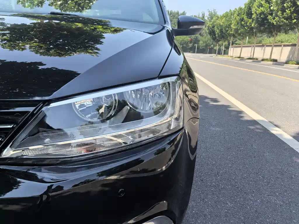 Volkswagen Sagitar 2012 1.4TSI AT Luxury