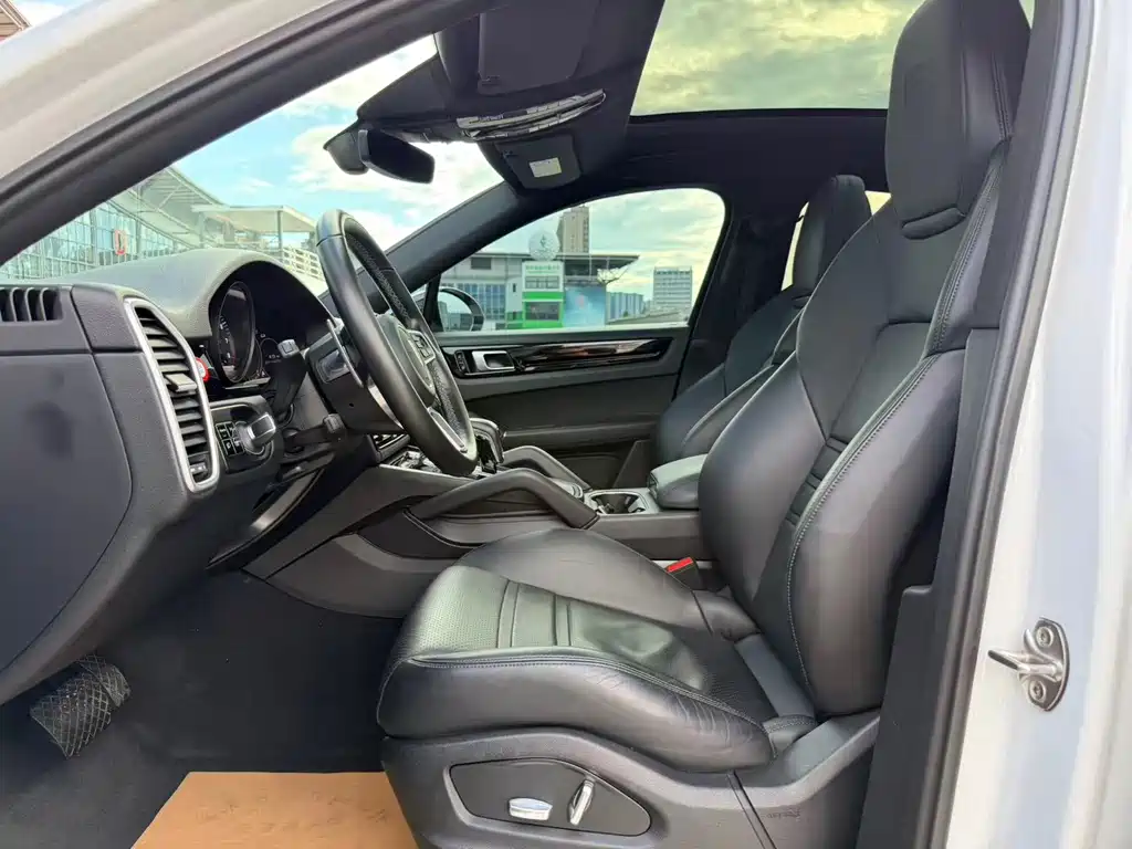 Porsche Cayenne — миниатюра 10